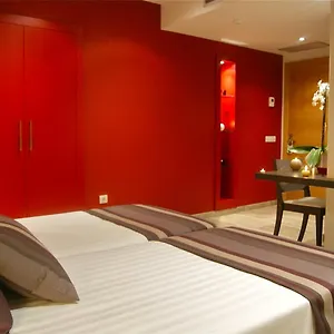 2* Guest house Restaurante Y Mach